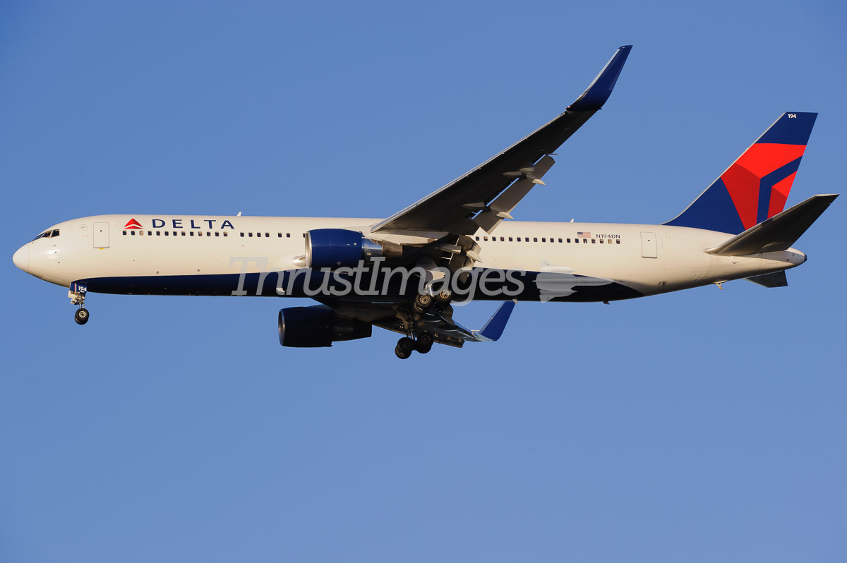 Boeing 767-332/ER N194DN (cn 28451/675)